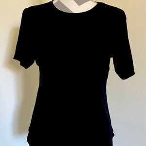 Short sleeve scoop neck tee